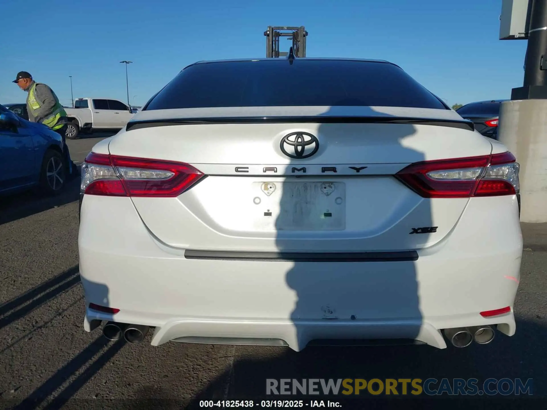 17 Photograph of a damaged car 4T1K61AK8LU368030 TOYOTA CAMRY 2020