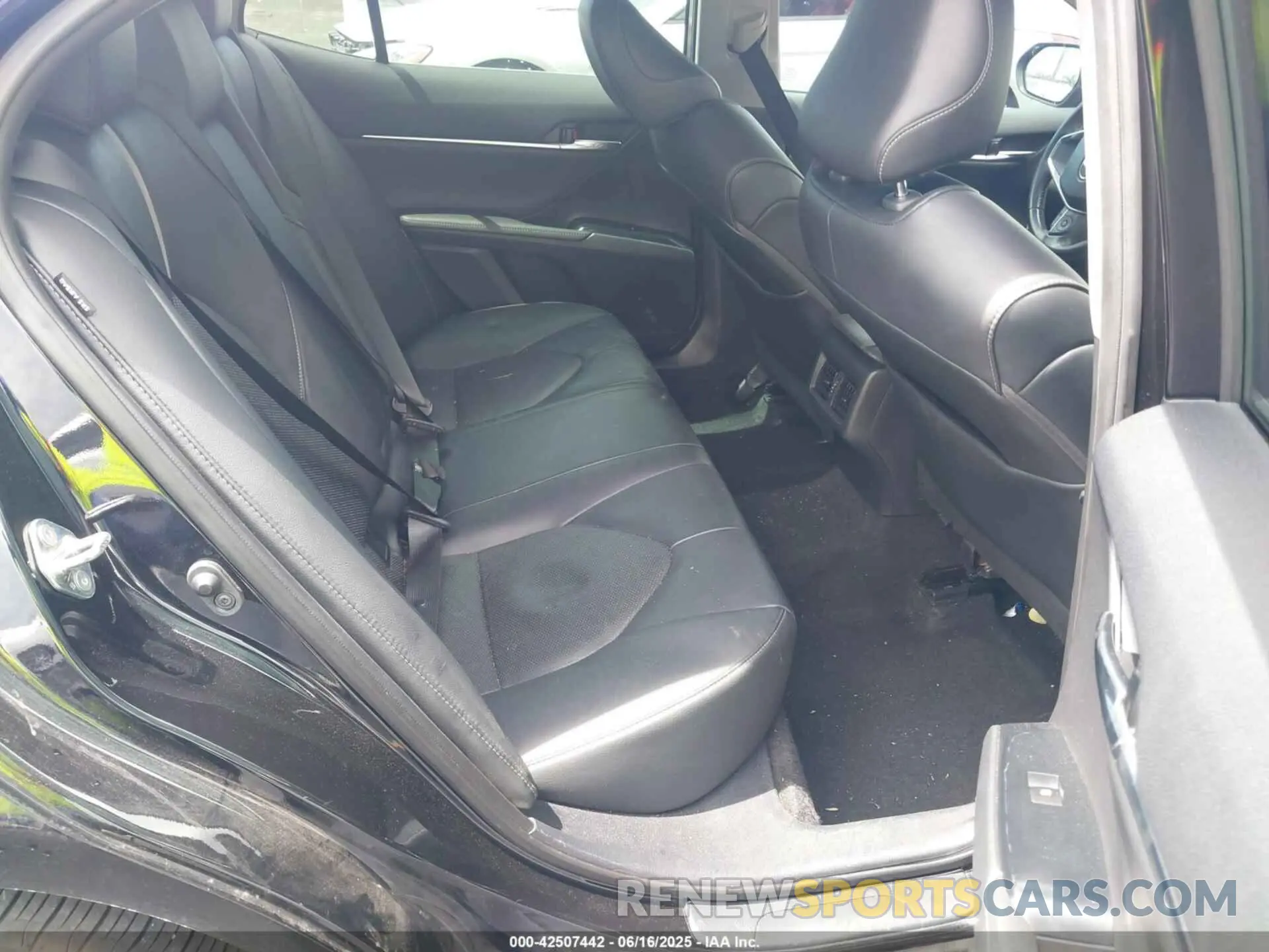 8 Photograph of a damaged car 4T1K61AK8LU378976 TOYOTA CAMRY 2020