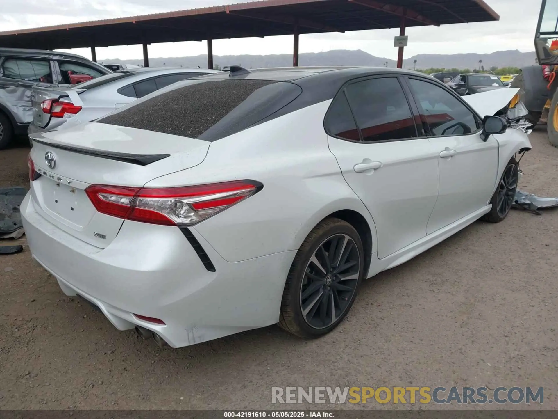 4 Photograph of a damaged car 4T1K61AK8LU380498 TOYOTA CAMRY 2020