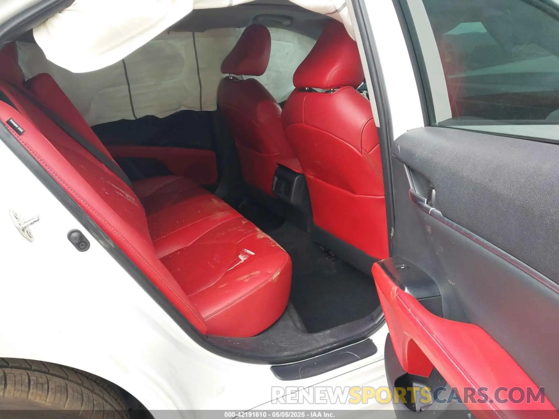 8 Photograph of a damaged car 4T1K61AK8LU380498 TOYOTA CAMRY 2020
