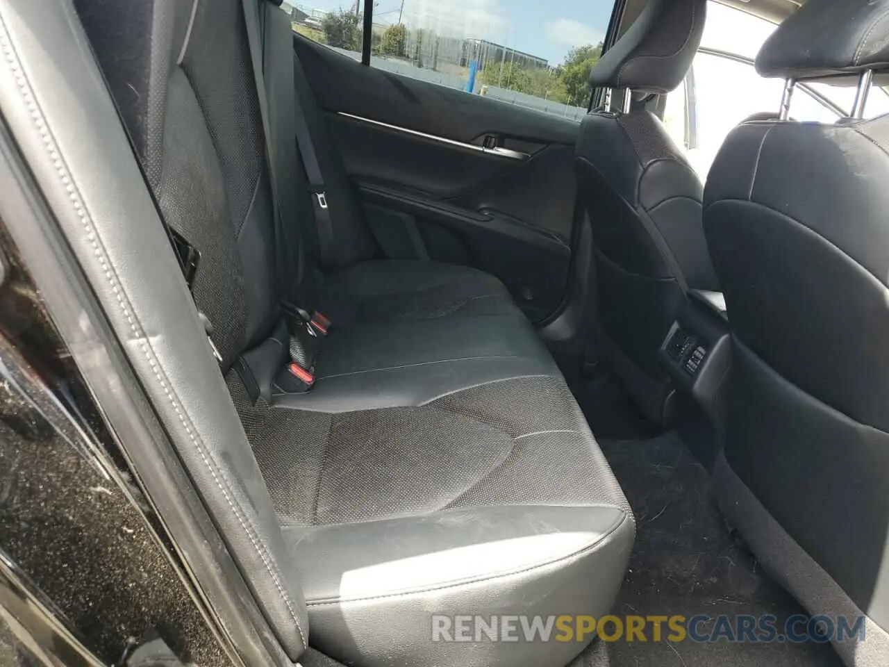 10 Photograph of a damaged car 4T1K61AK8LU863358 TOYOTA CAMRY 2020