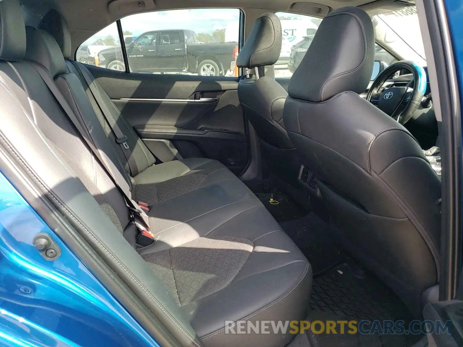6 Photograph of a damaged car 4T1K61AK9LU322657 TOYOTA CAMRY 2020