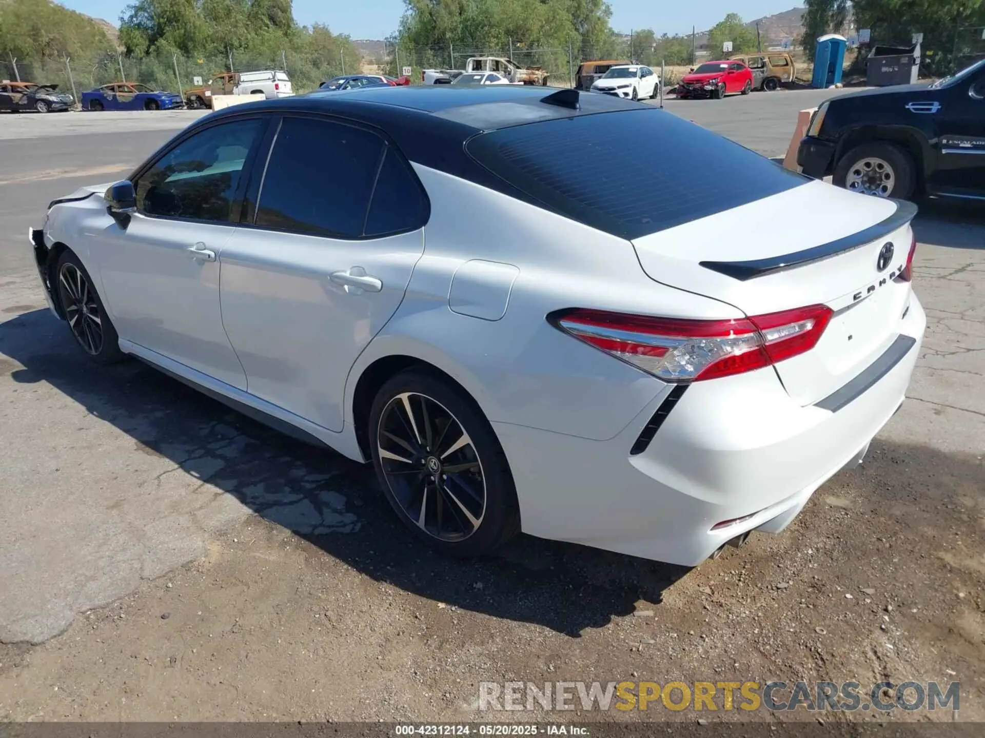 3 Photograph of a damaged car 4T1K61AK9LU332234 TOYOTA CAMRY 2020