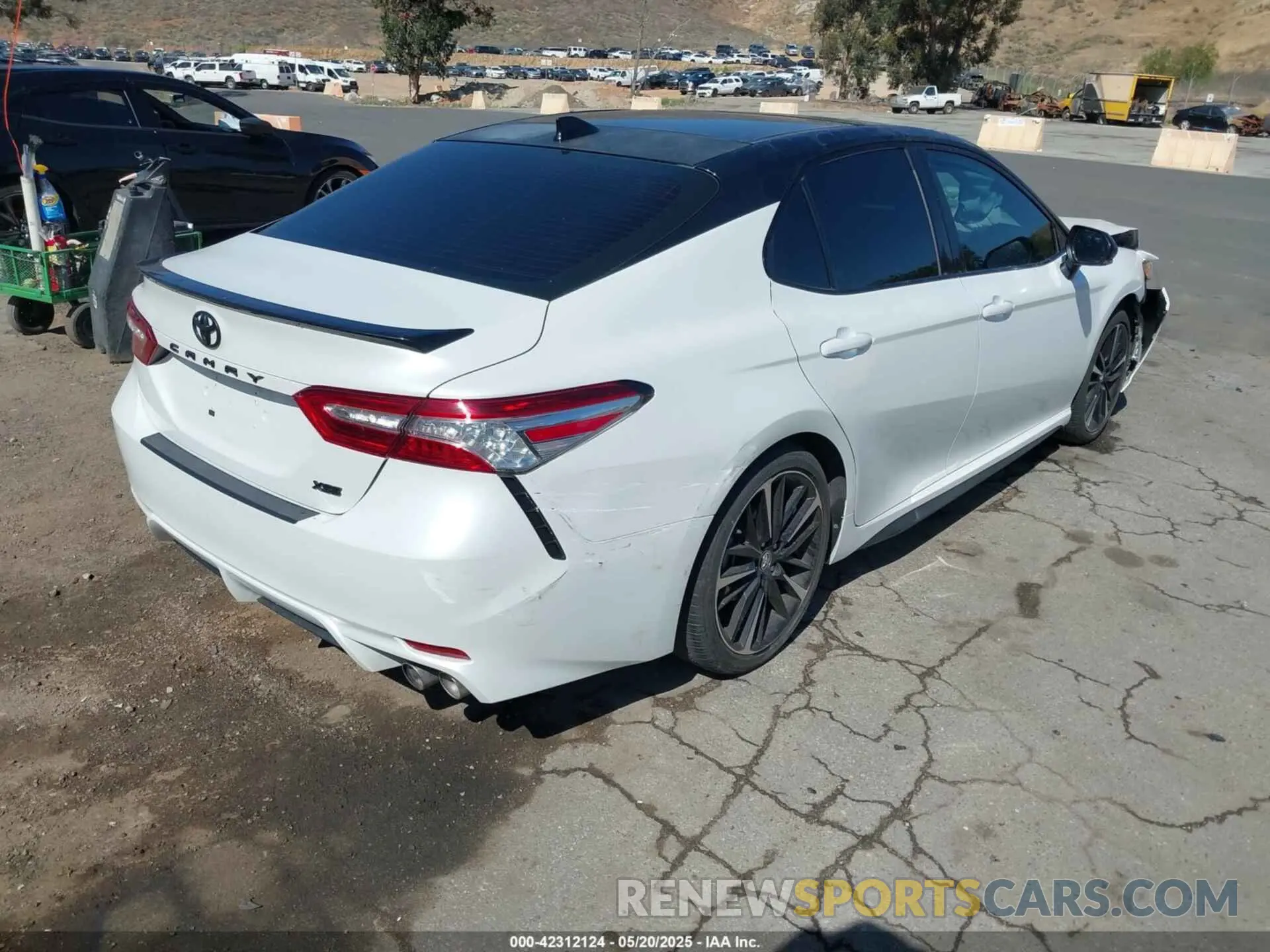 4 Photograph of a damaged car 4T1K61AK9LU332234 TOYOTA CAMRY 2020