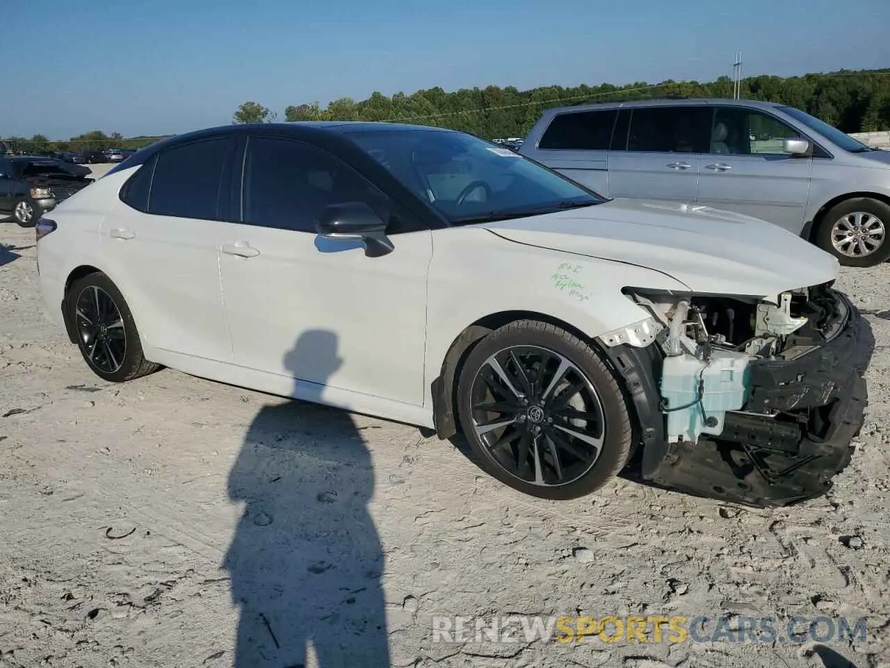 4 Photograph of a damaged car 4T1K61AK9LU363838 TOYOTA CAMRY 2020