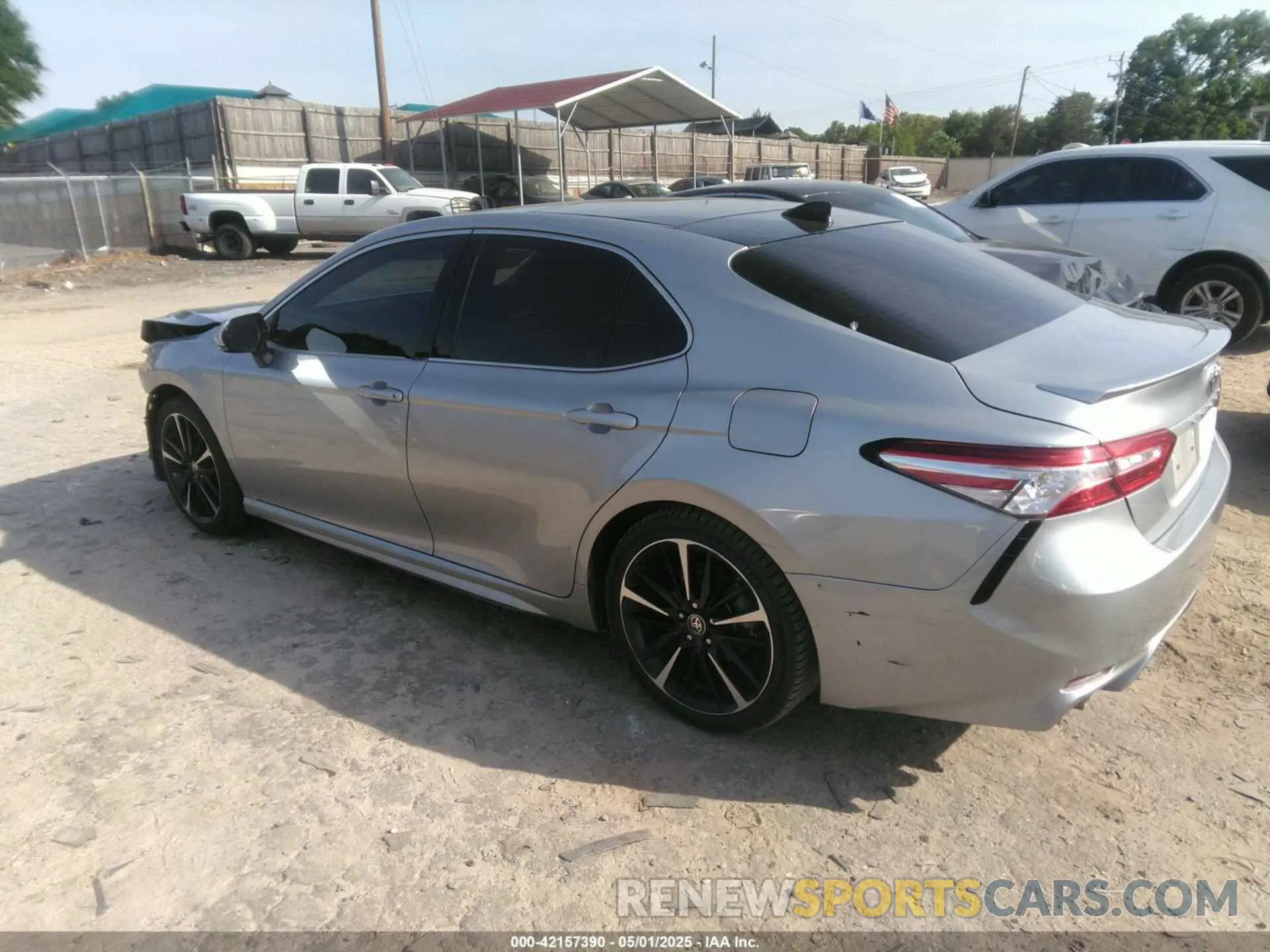 3 Photograph of a damaged car 4T1K61AK9LU371096 TOYOTA CAMRY 2020