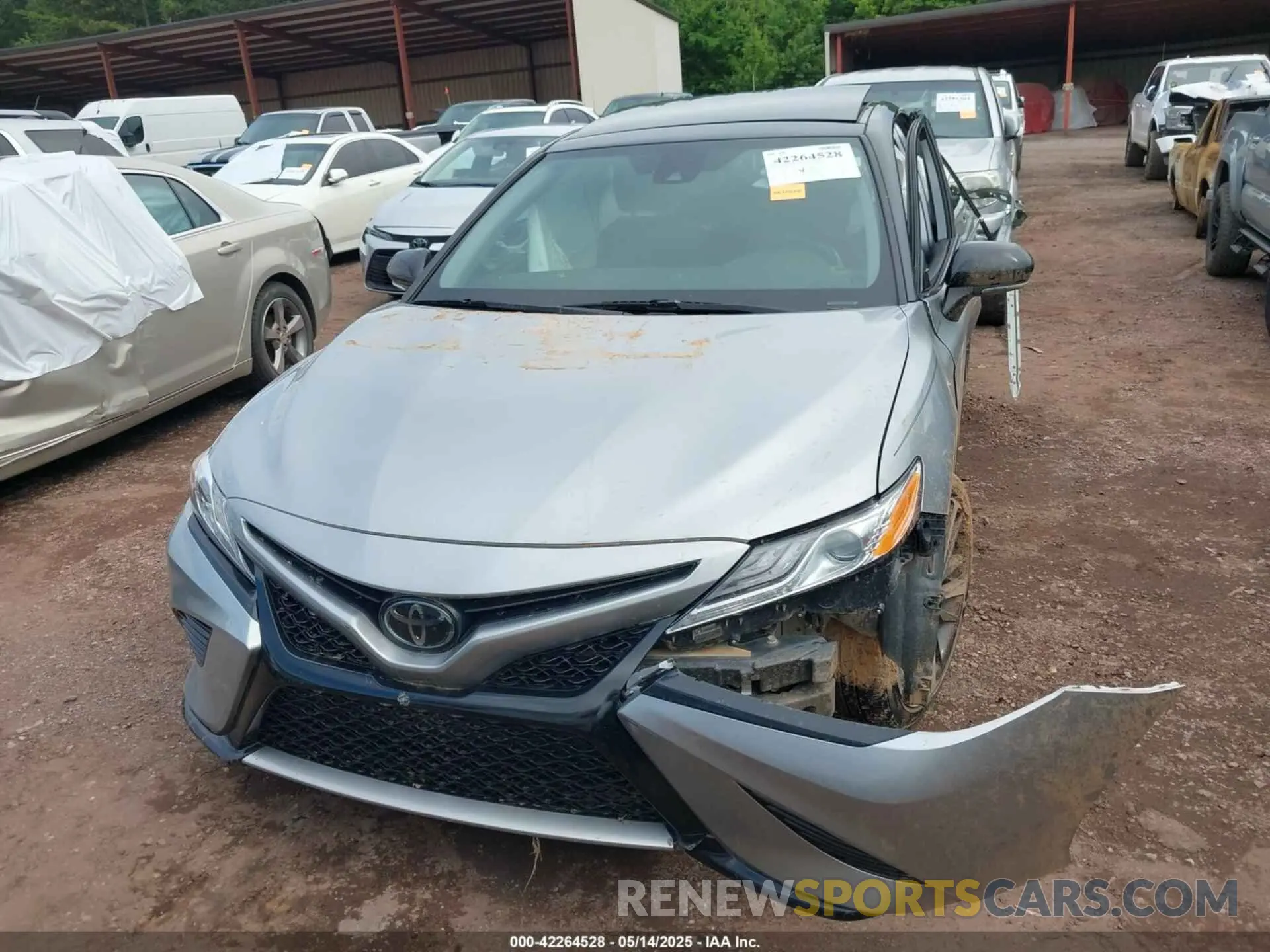 11 Photograph of a damaged car 4T1K61AK9LU377318 TOYOTA CAMRY 2020