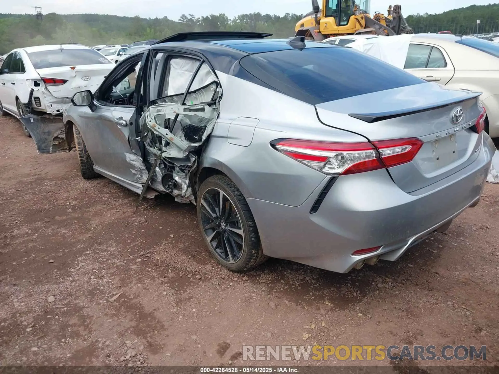 3 Photograph of a damaged car 4T1K61AK9LU377318 TOYOTA CAMRY 2020