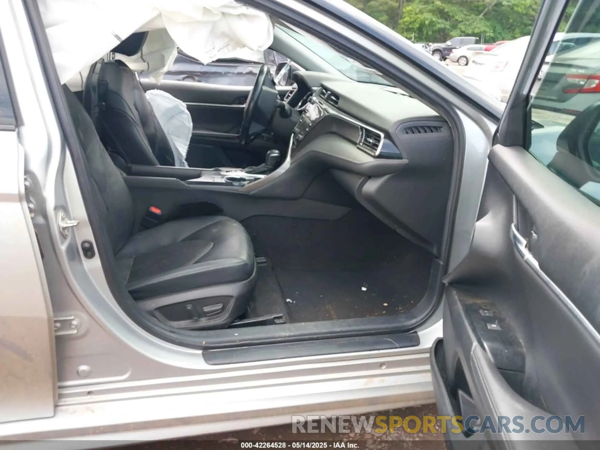5 Photograph of a damaged car 4T1K61AK9LU377318 TOYOTA CAMRY 2020