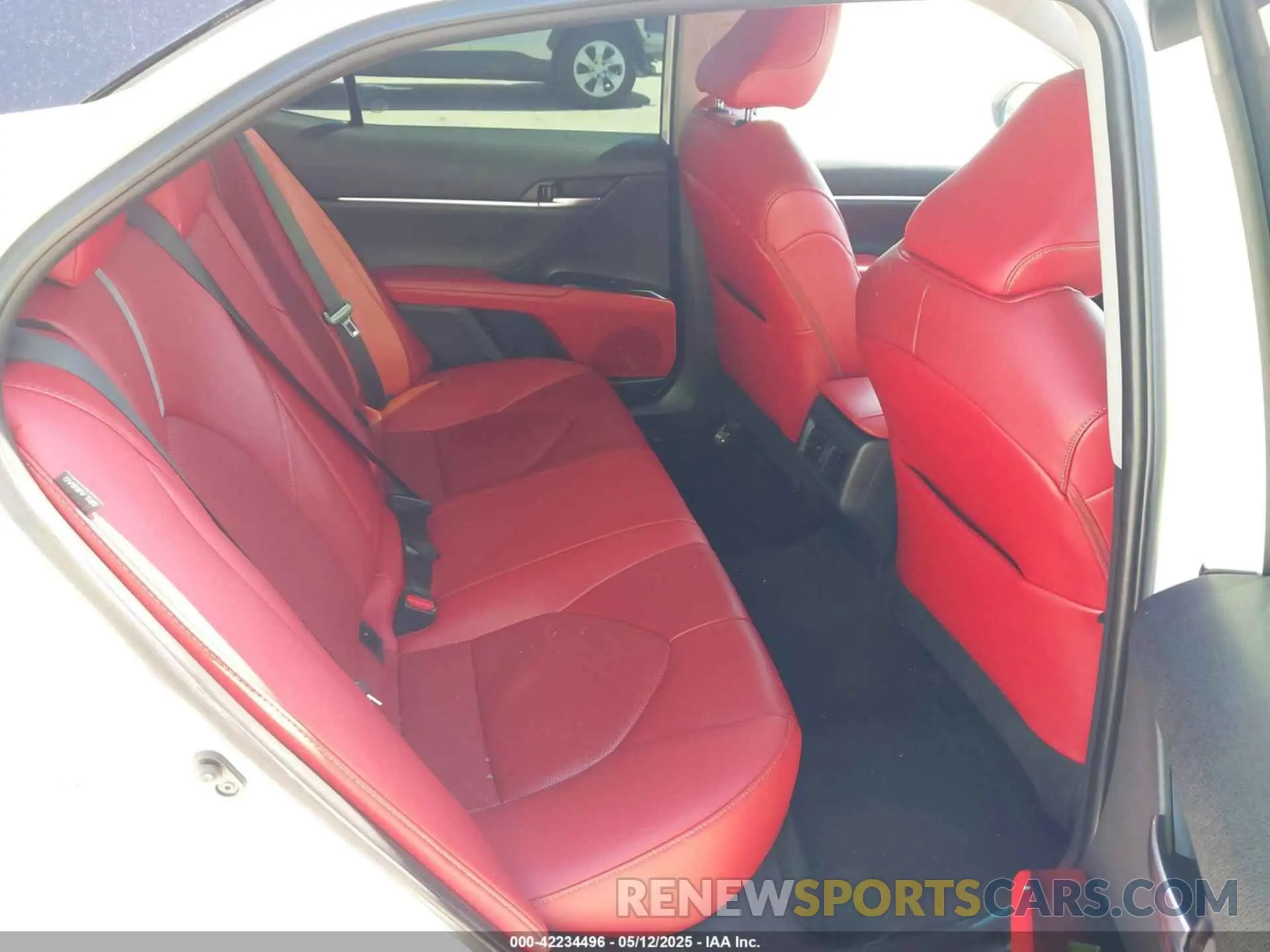 8 Photograph of a damaged car 4T1K61AK9LU380560 TOYOTA CAMRY 2020