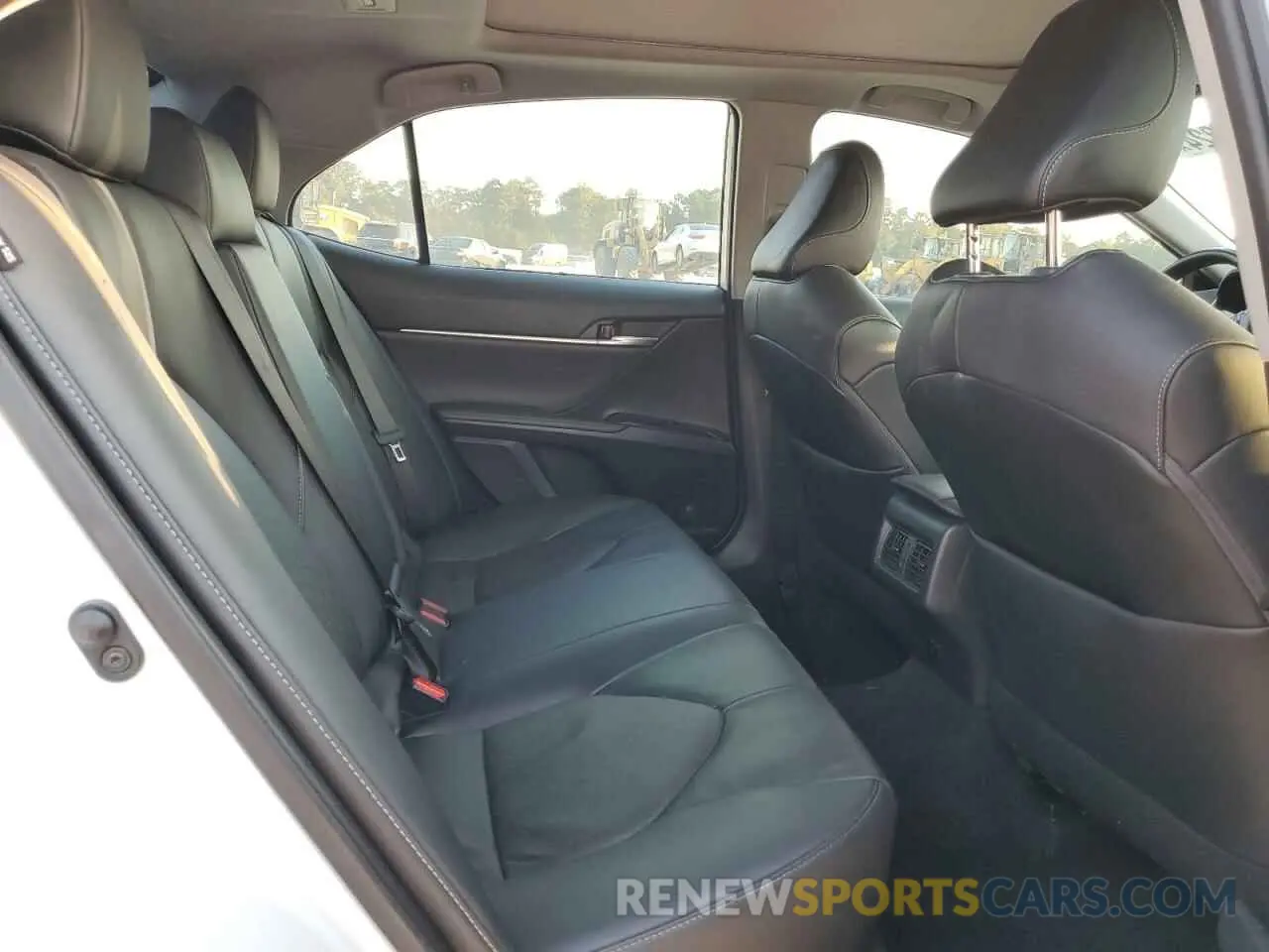 10 Photograph of a damaged car 4T1K61AK9LU505539 TOYOTA CAMRY 2020