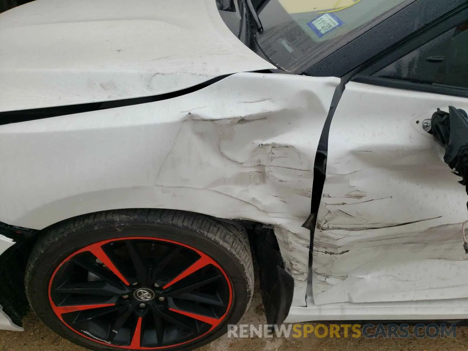 9 Photograph of a damaged car 4T1K61AKXLU317404 TOYOTA CAMRY 2020