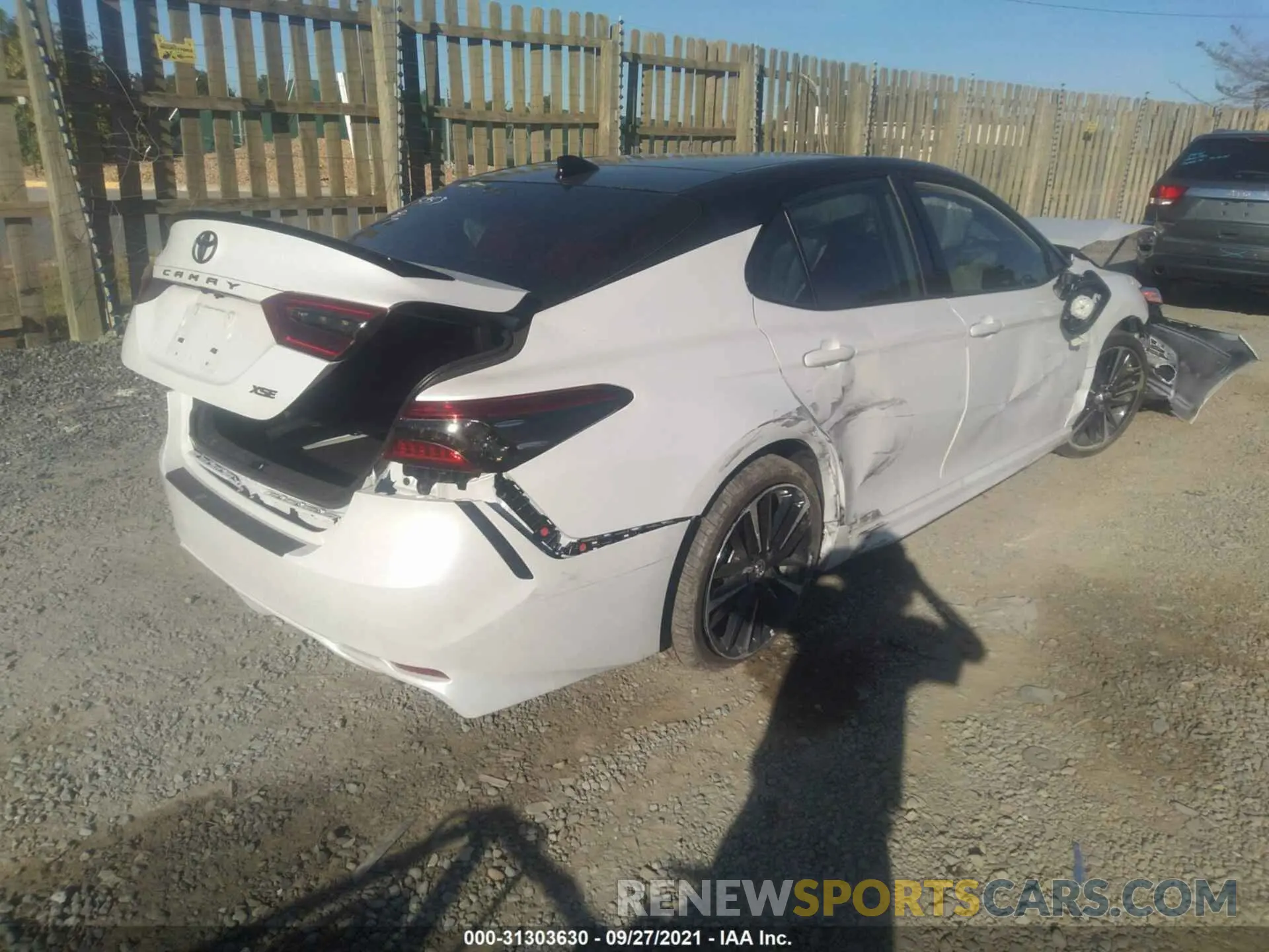 4 Photograph of a damaged car 4T1K61AKXLU319508 TOYOTA CAMRY 2020