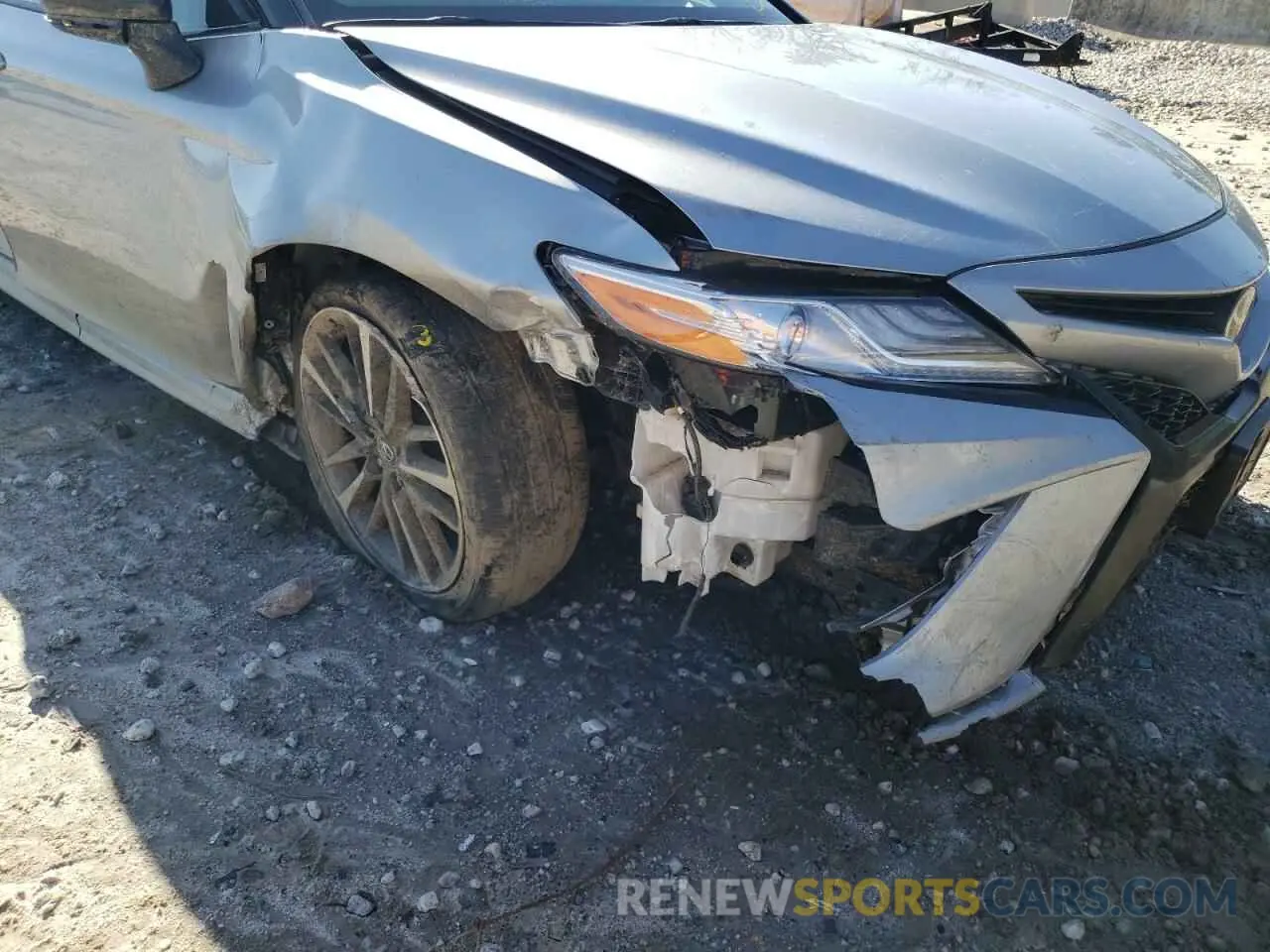 9 Photograph of a damaged car 4T1K61AKXLU323509 TOYOTA CAMRY 2020