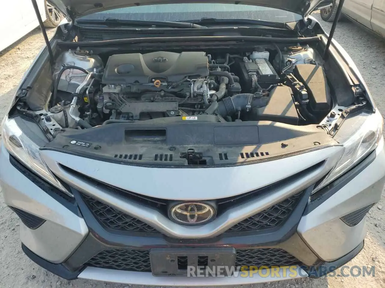 11 Photograph of a damaged car 4T1K61AKXLU326748 TOYOTA CAMRY 2020