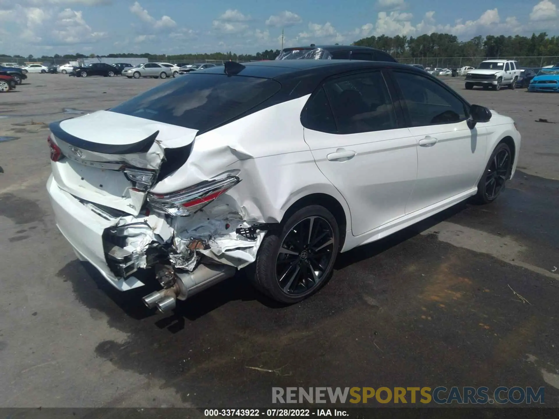 4 Photograph of a damaged car 4T1K61AKXLU374993 TOYOTA CAMRY 2020