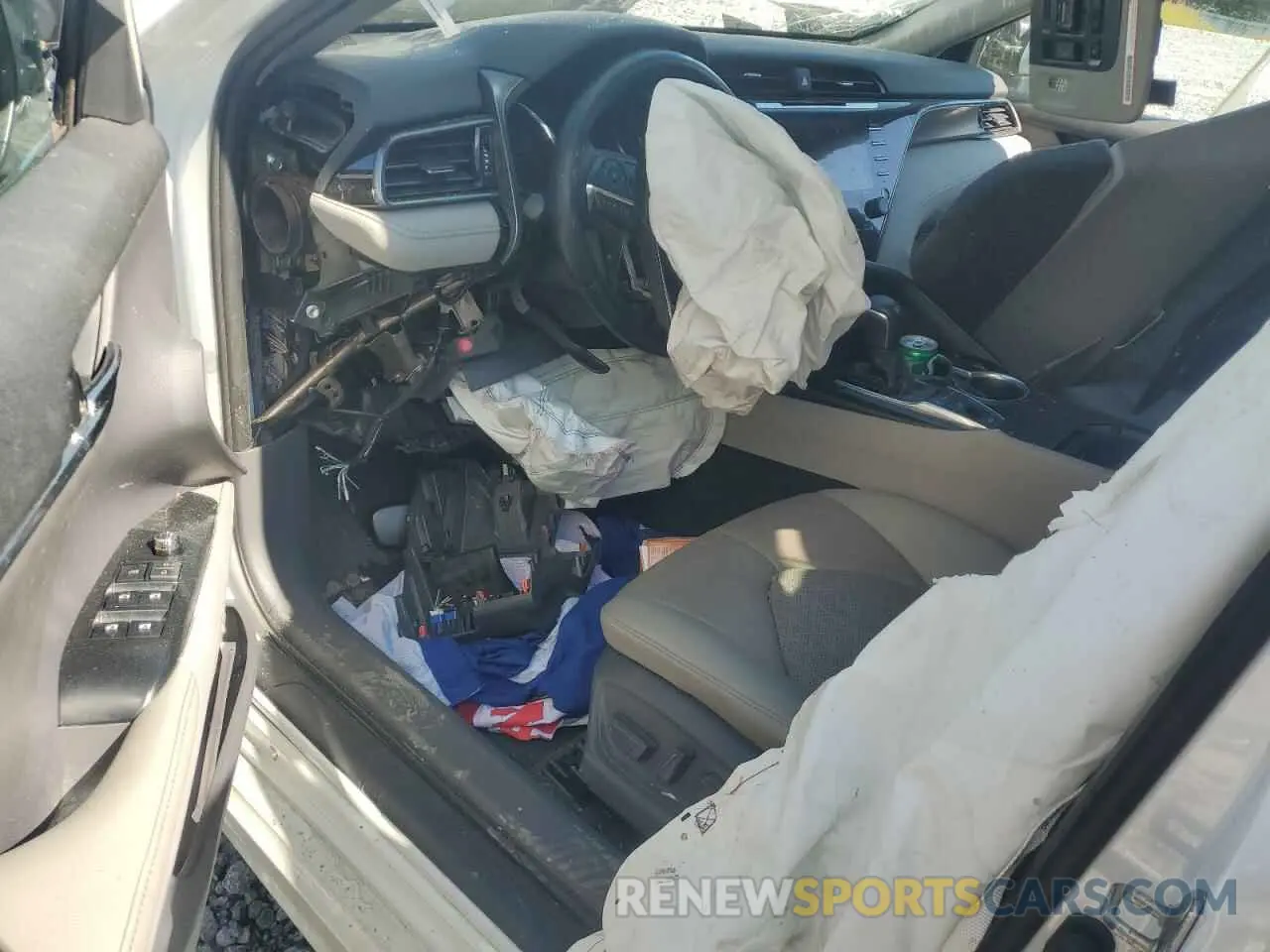 8 Photograph of a damaged car 4T1K61AKXLU873650 TOYOTA CAMRY 2020