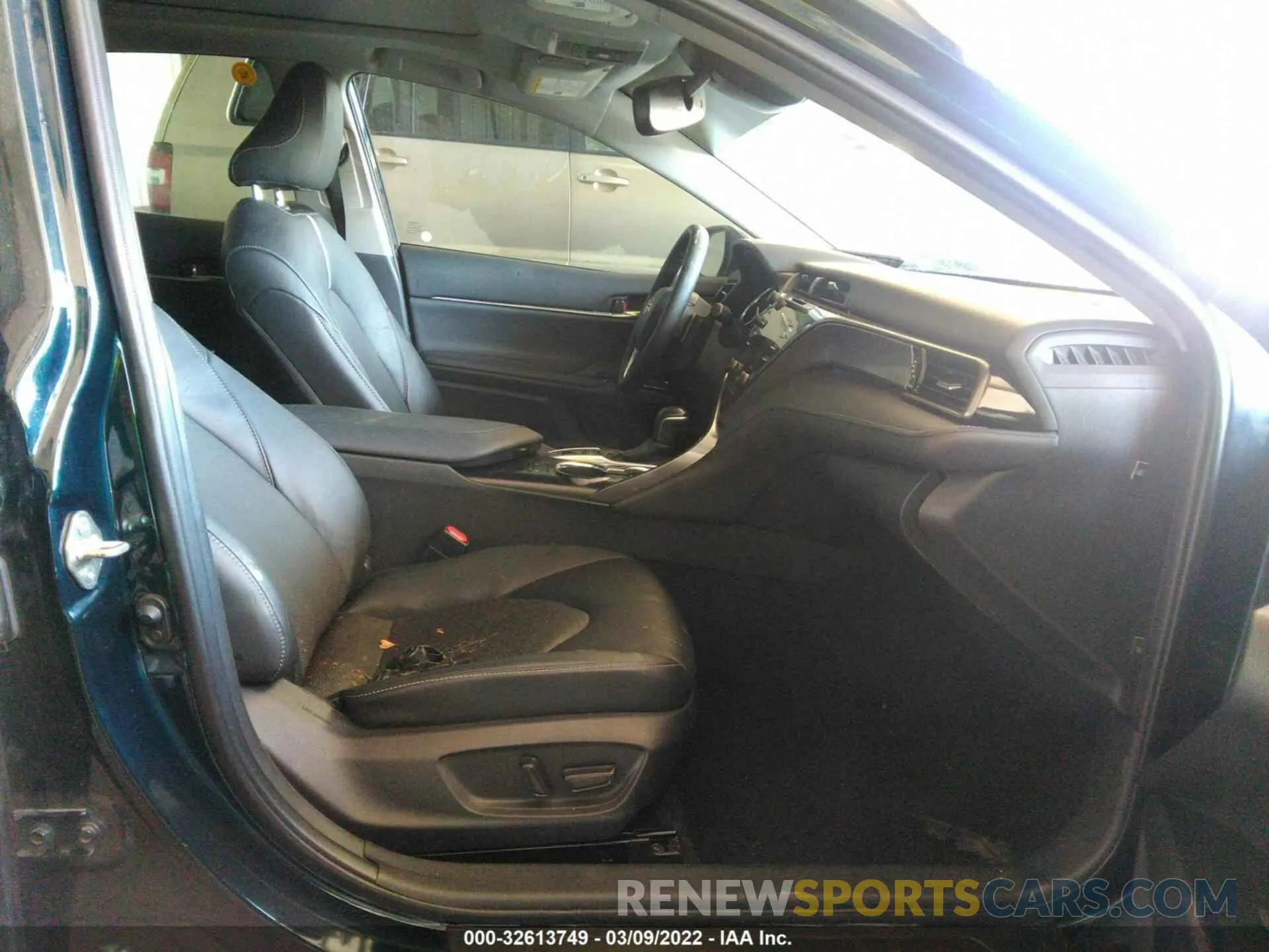 5 Photograph of a damaged car 4T1K61AKXLU877939 TOYOTA CAMRY 2020