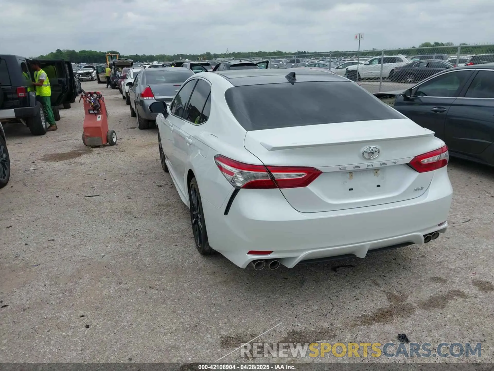 3 Photograph of a damaged car 4T1K61AKXLU889542 TOYOTA CAMRY 2020