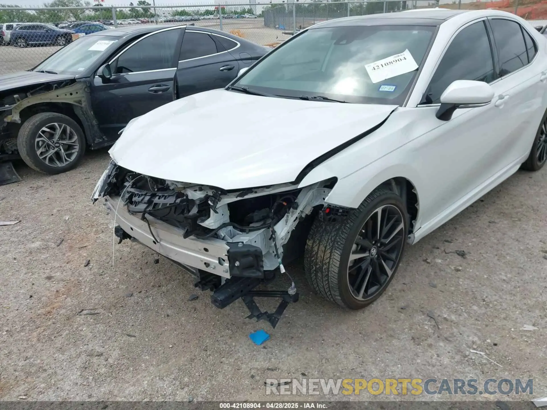 6 Photograph of a damaged car 4T1K61AKXLU889542 TOYOTA CAMRY 2020