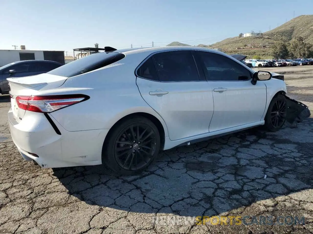 3 Photograph of a damaged car 4T1K61AKXLU910924 TOYOTA CAMRY 2020