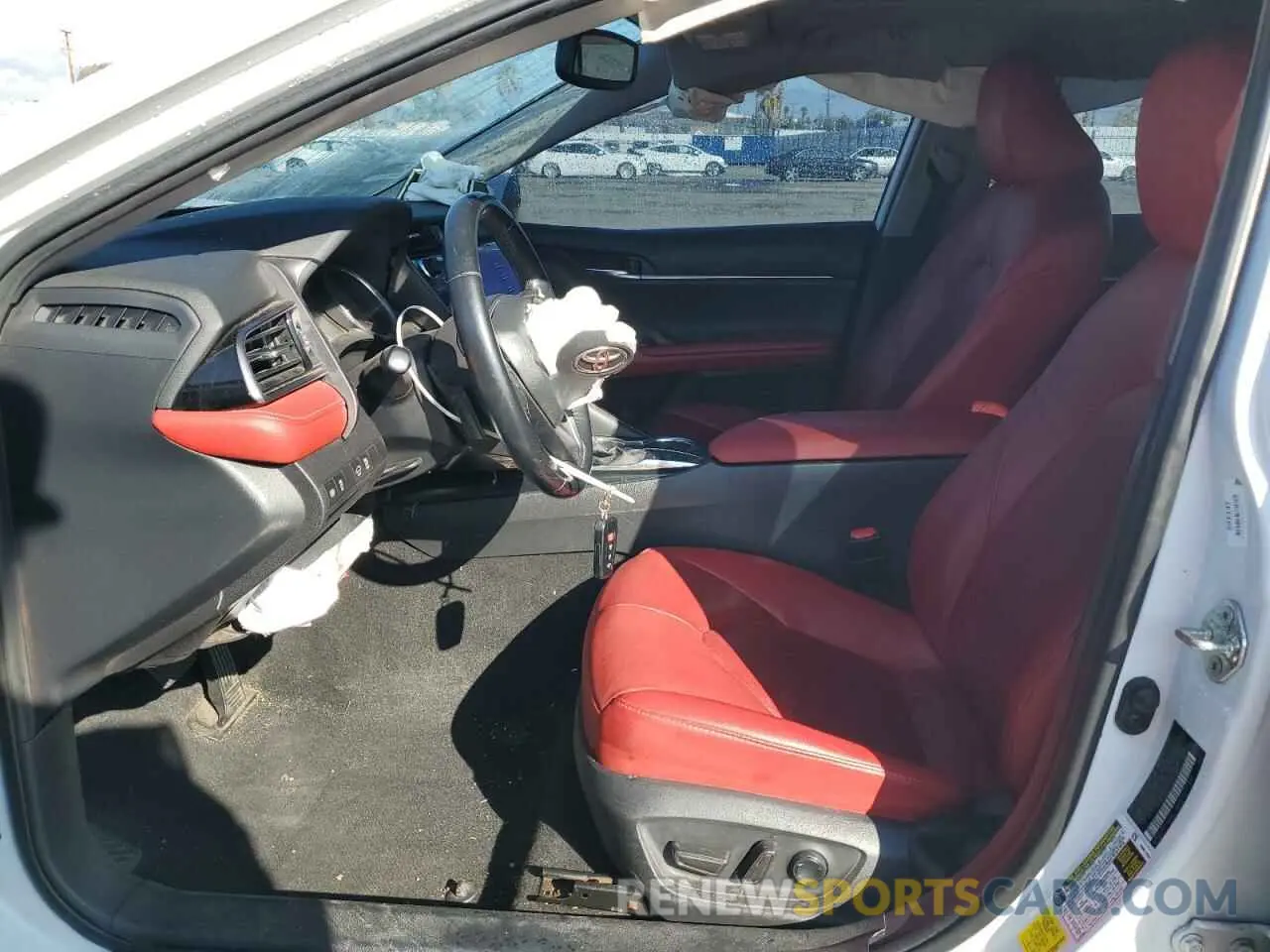 7 Photograph of a damaged car 4T1K61AKXLU910924 TOYOTA CAMRY 2020