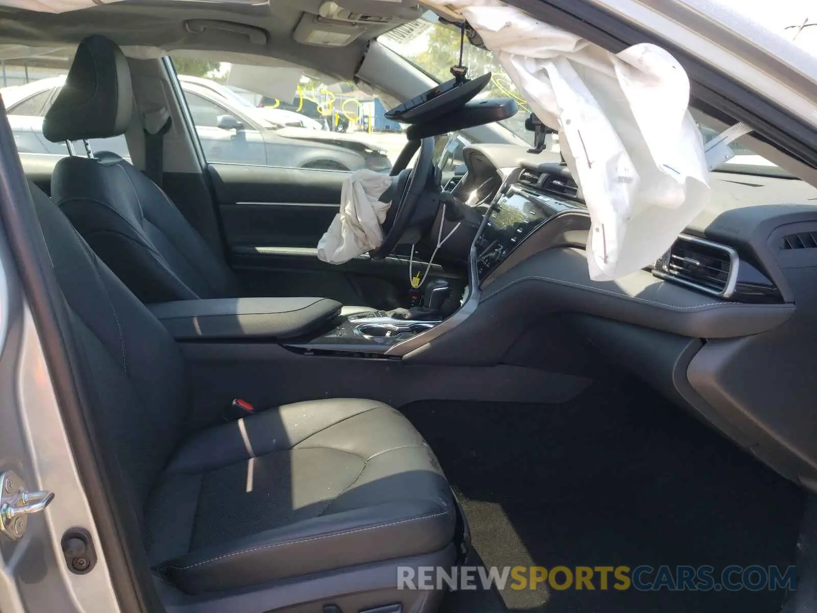 5 Photograph of a damaged car 4T1K61AKXLU939064 TOYOTA CAMRY 2020