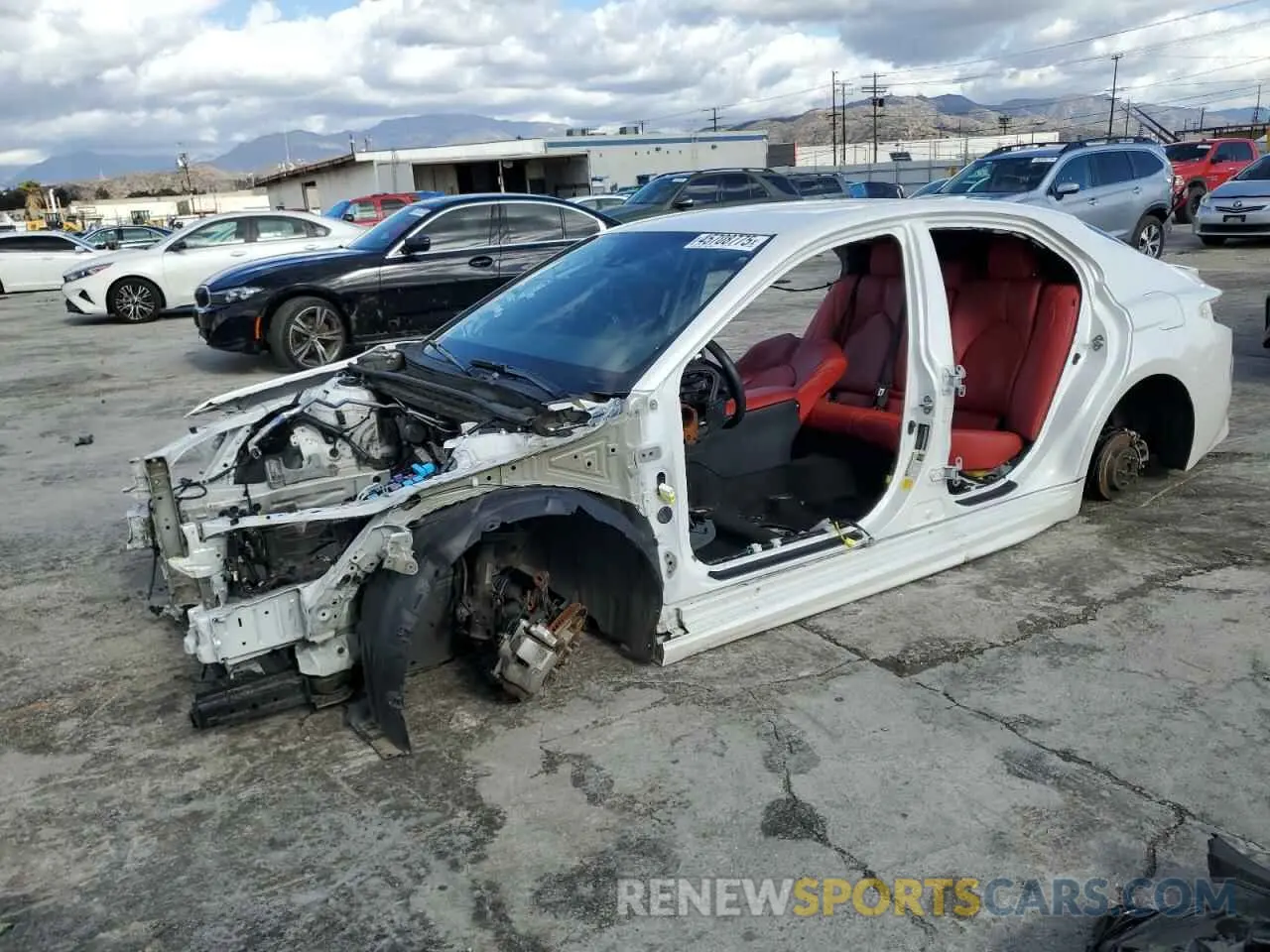 1 Photograph of a damaged car 4T1K61AKXLU981170 TOYOTA CAMRY 2020