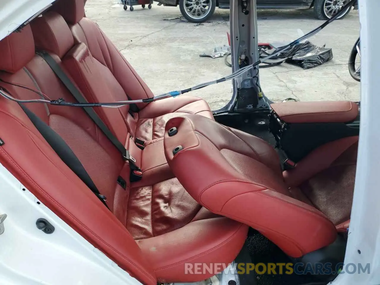 10 Photograph of a damaged car 4T1K61AKXLU981170 TOYOTA CAMRY 2020