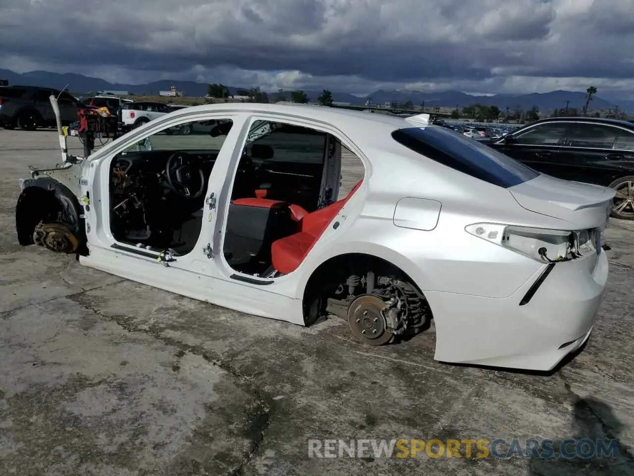 2 Photograph of a damaged car 4T1K61AKXLU981170 TOYOTA CAMRY 2020