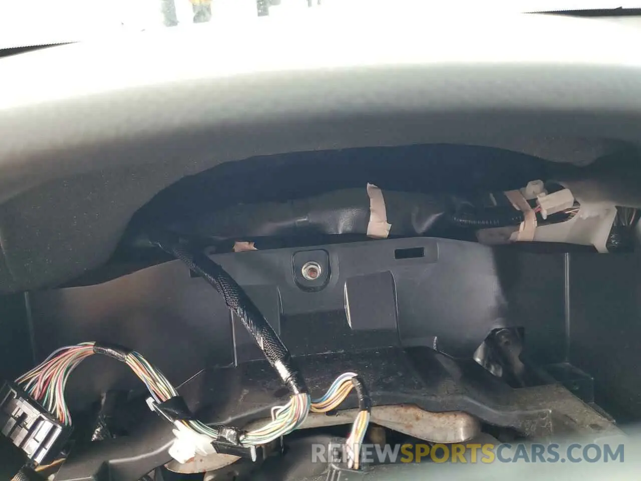 9 Photograph of a damaged car 4T1K61AKXLU981170 TOYOTA CAMRY 2020