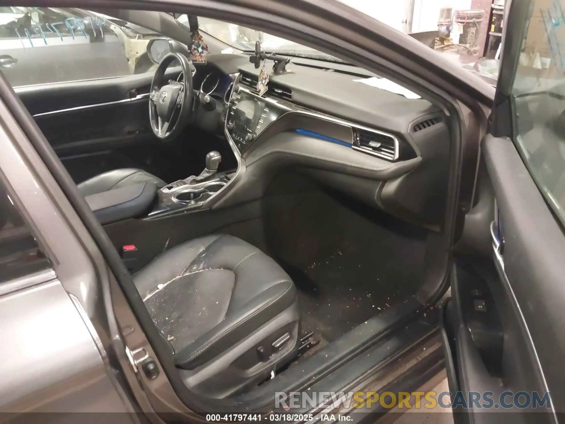 5 Photograph of a damaged car 4T1K61BK0LU001363 TOYOTA CAMRY 2020