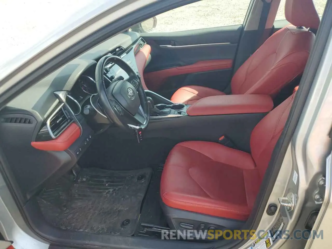 7 Photograph of a damaged car 4T1K61BK9LU008425 TOYOTA CAMRY 2020