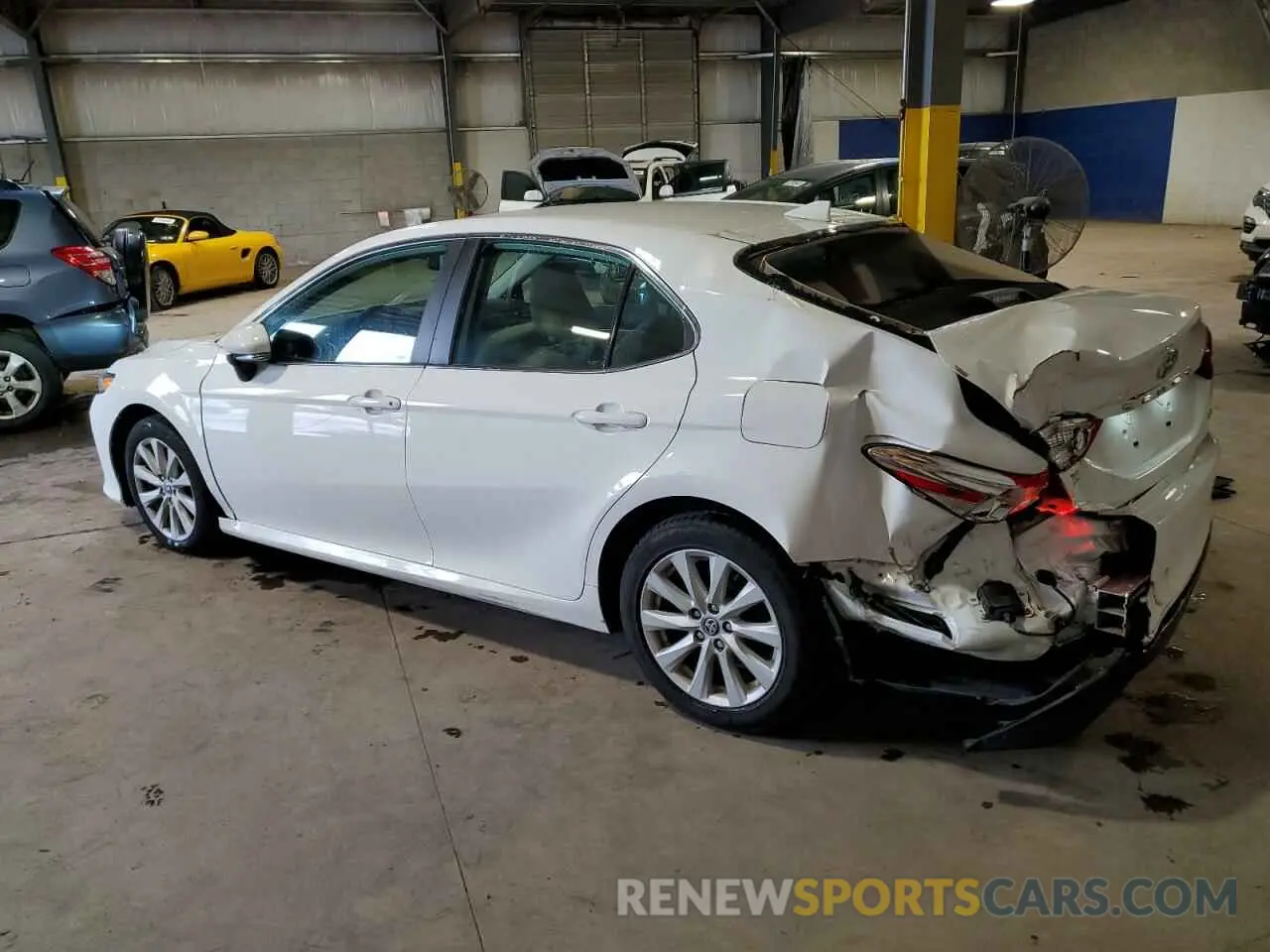 2 Фотография поврежденного автомобиля 4T1L11AK0LU508316 TOYOTA CAMRY 2020