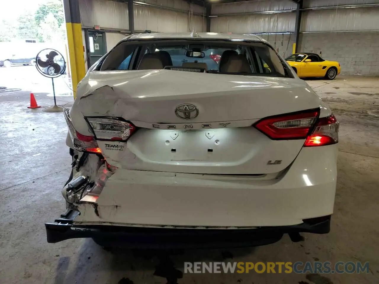 6 Фотография поврежденного автомобиля 4T1L11AK0LU508316 TOYOTA CAMRY 2020