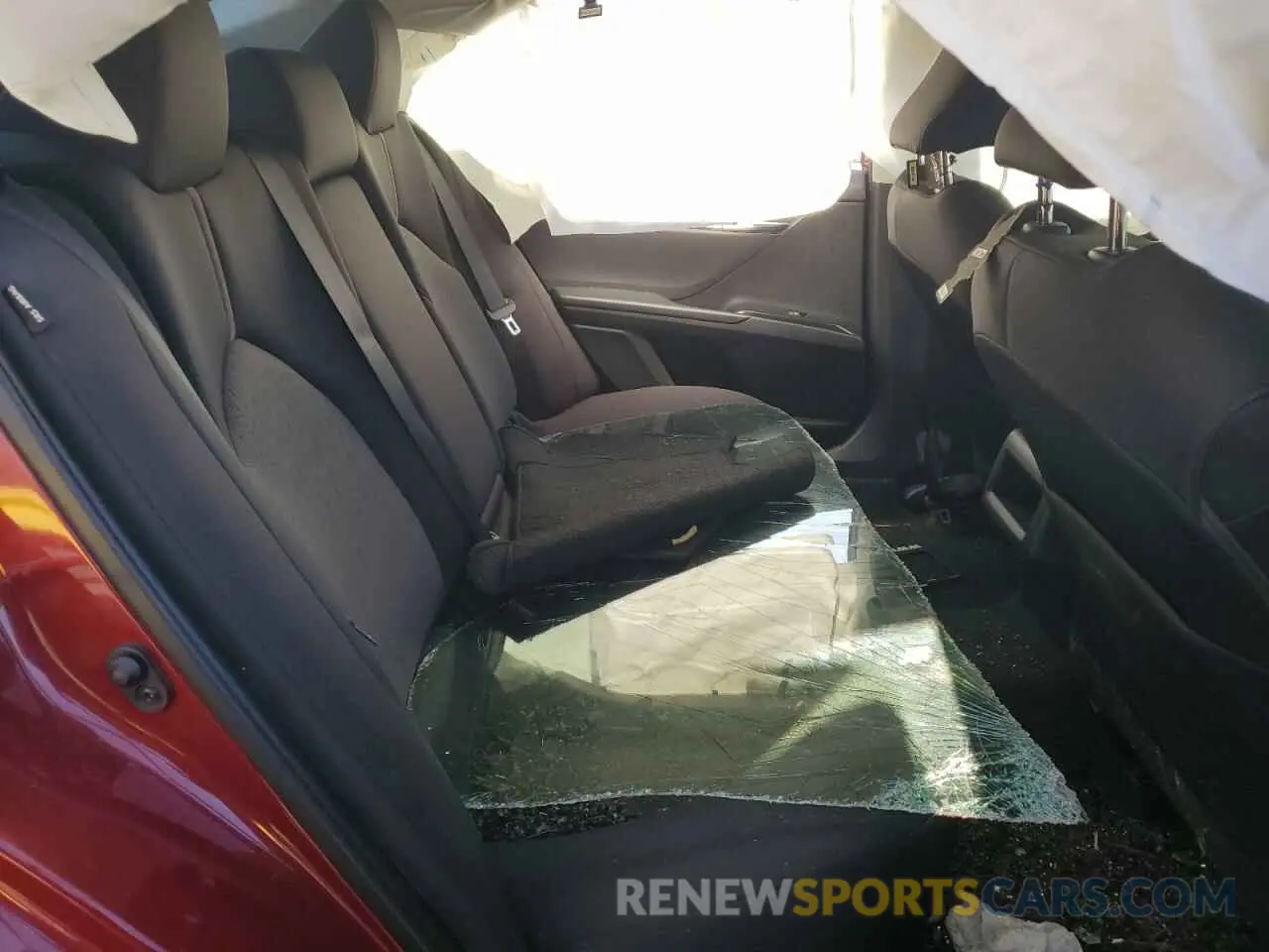 10 Photograph of a damaged car 4T1L11AK1LU976037 TOYOTA CAMRY 2020