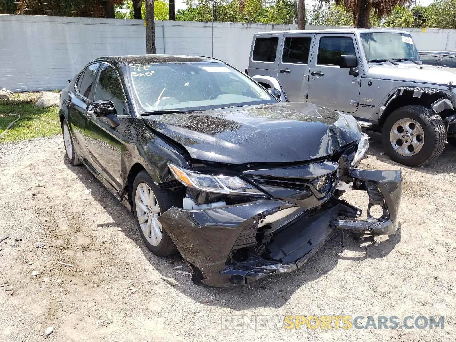 1 Photograph of a damaged car 4T1L11AK2LU941829 TOYOTA CAMRY 2020