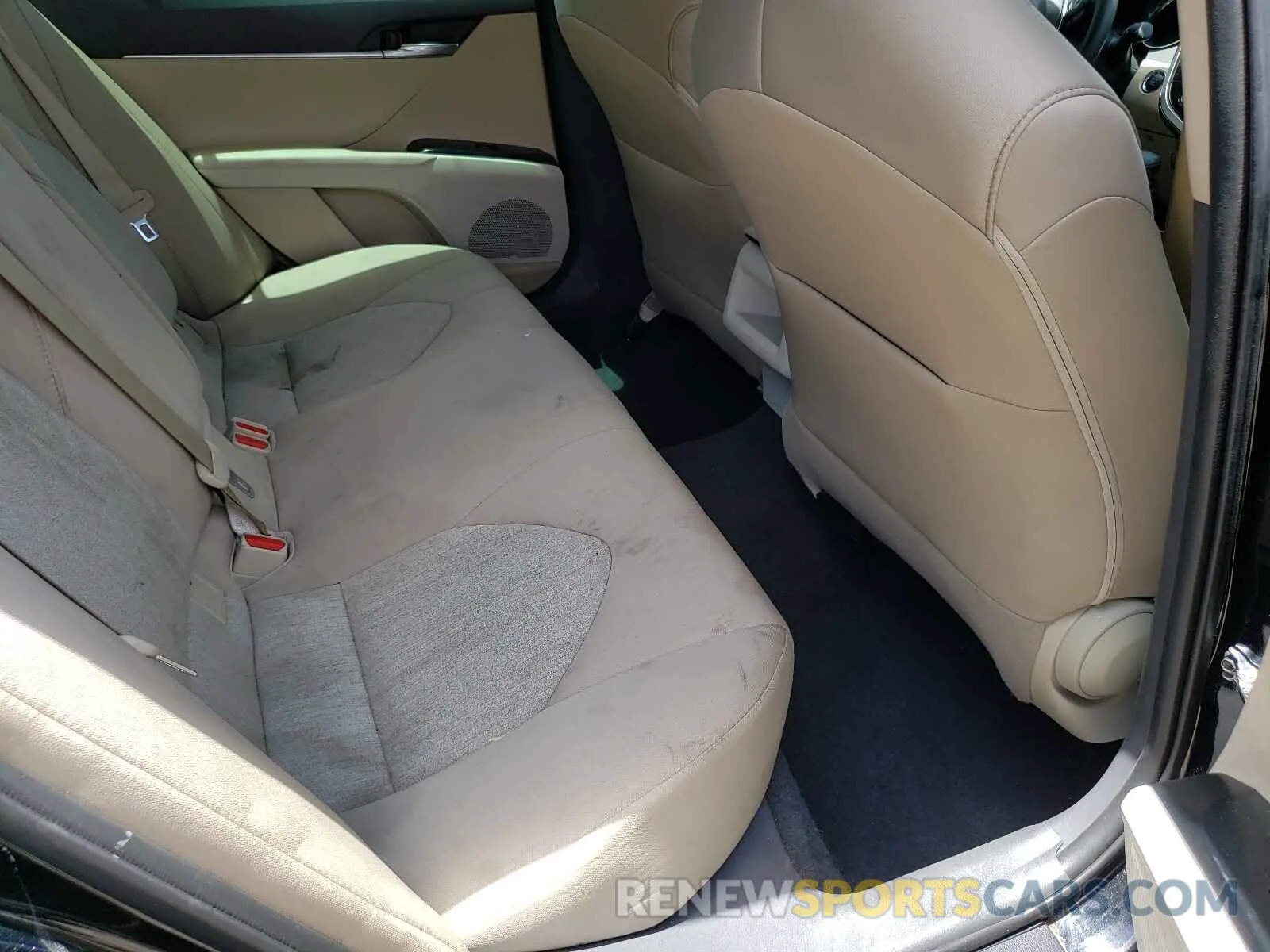 6 Photograph of a damaged car 4T1L11AK2LU941829 TOYOTA CAMRY 2020