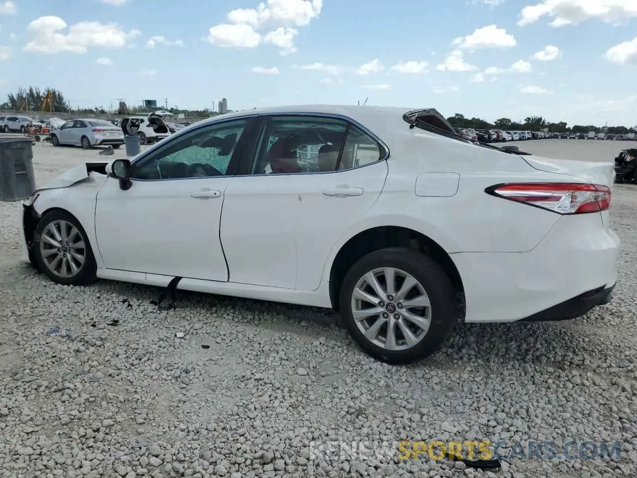 2 Фотография поврежденного автомобиля 4T1L11AK4LU921842 TOYOTA CAMRY 2020