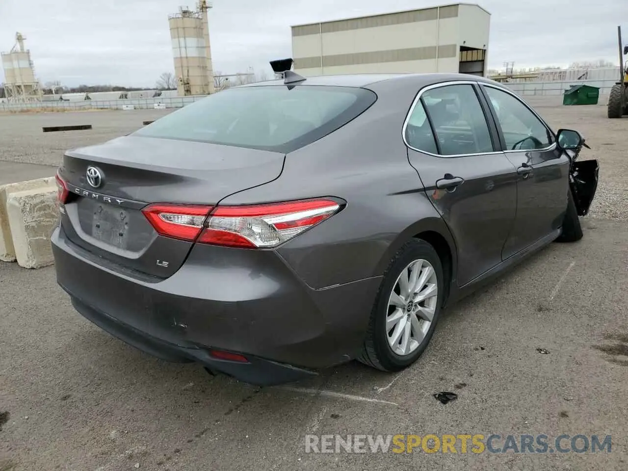 4 Photograph of a damaged car 4T1L11AK5LU399075 TOYOTA CAMRY 2020