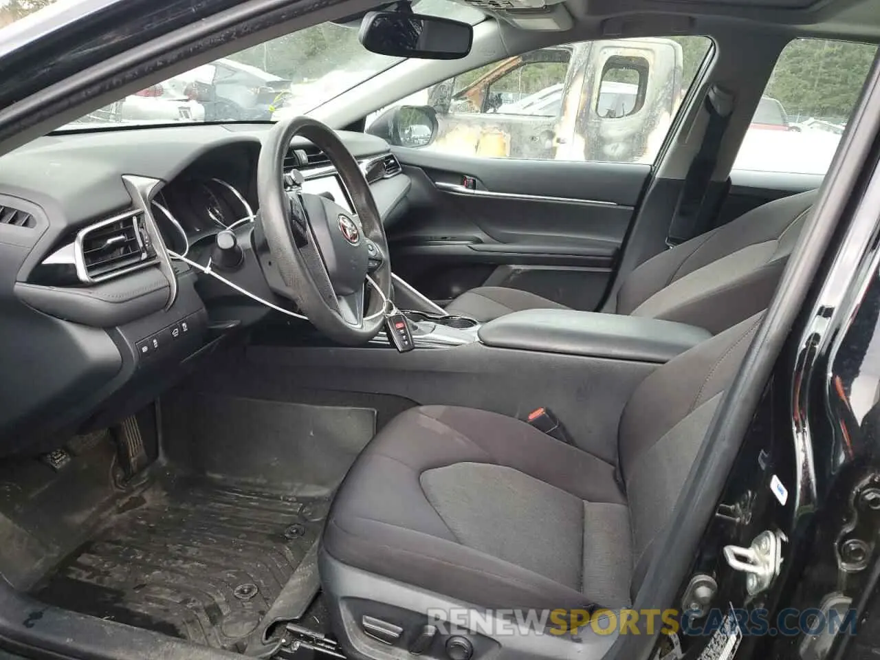 7 Photograph of a damaged car 4T1L11AK5LU885613 TOYOTA CAMRY 2020