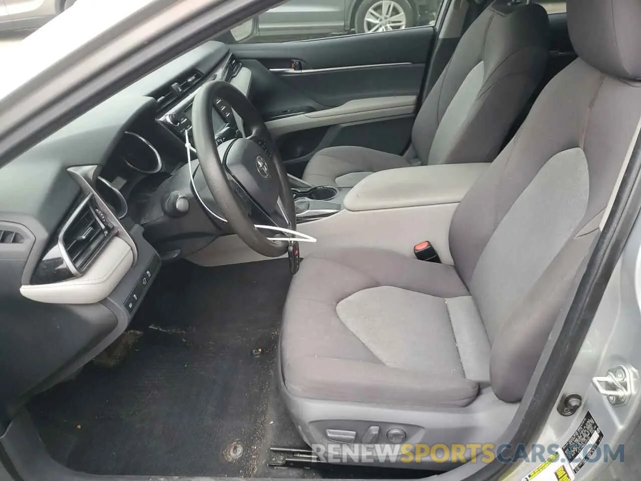7 Photograph of a damaged car 4T1L11AK6LU337460 TOYOTA CAMRY 2020