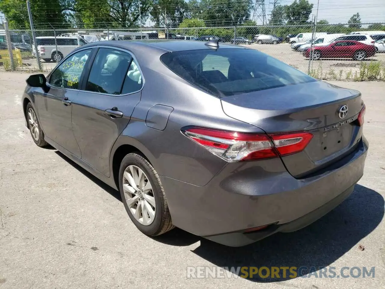 3 Фотография поврежденного автомобиля 4T1L11AK6LU389915 TOYOTA CAMRY 2020
