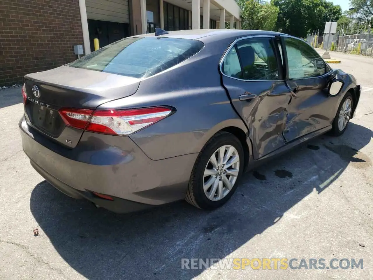 4 Фотография поврежденного автомобиля 4T1L11AK6LU389915 TOYOTA CAMRY 2020