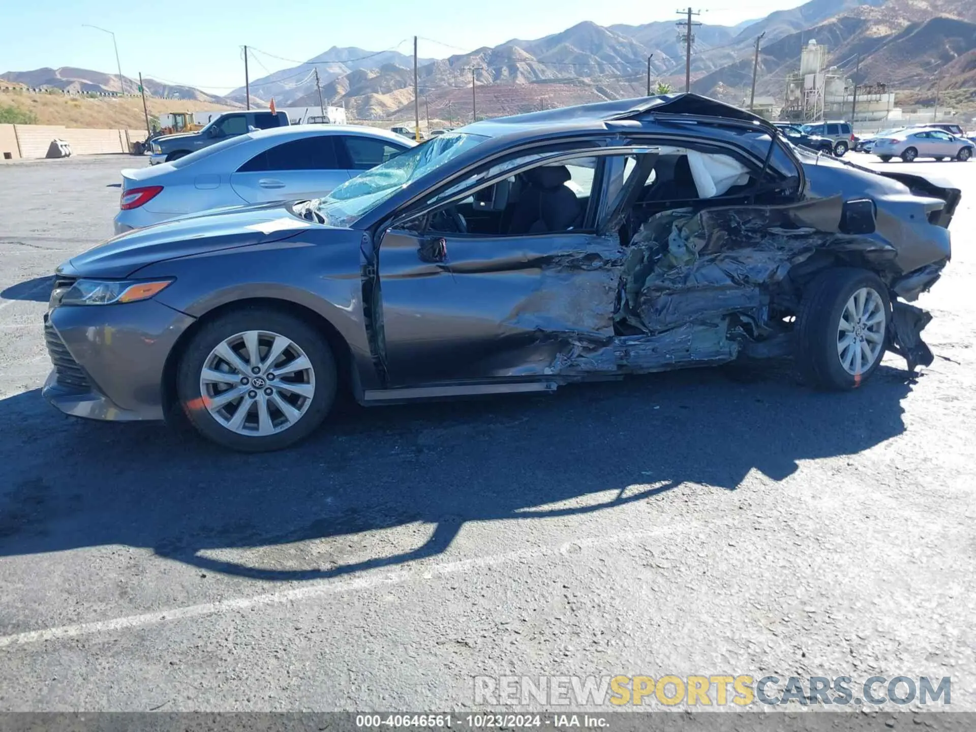 15 Photograph of a damaged car 4T1L11AK6LU951828 TOYOTA CAMRY 2020