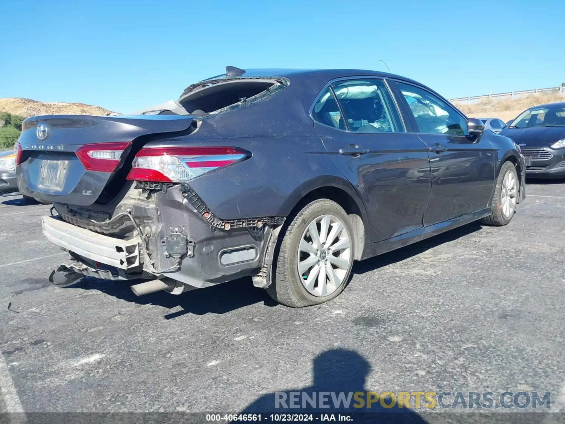 4 Photograph of a damaged car 4T1L11AK6LU951828 TOYOTA CAMRY 2020