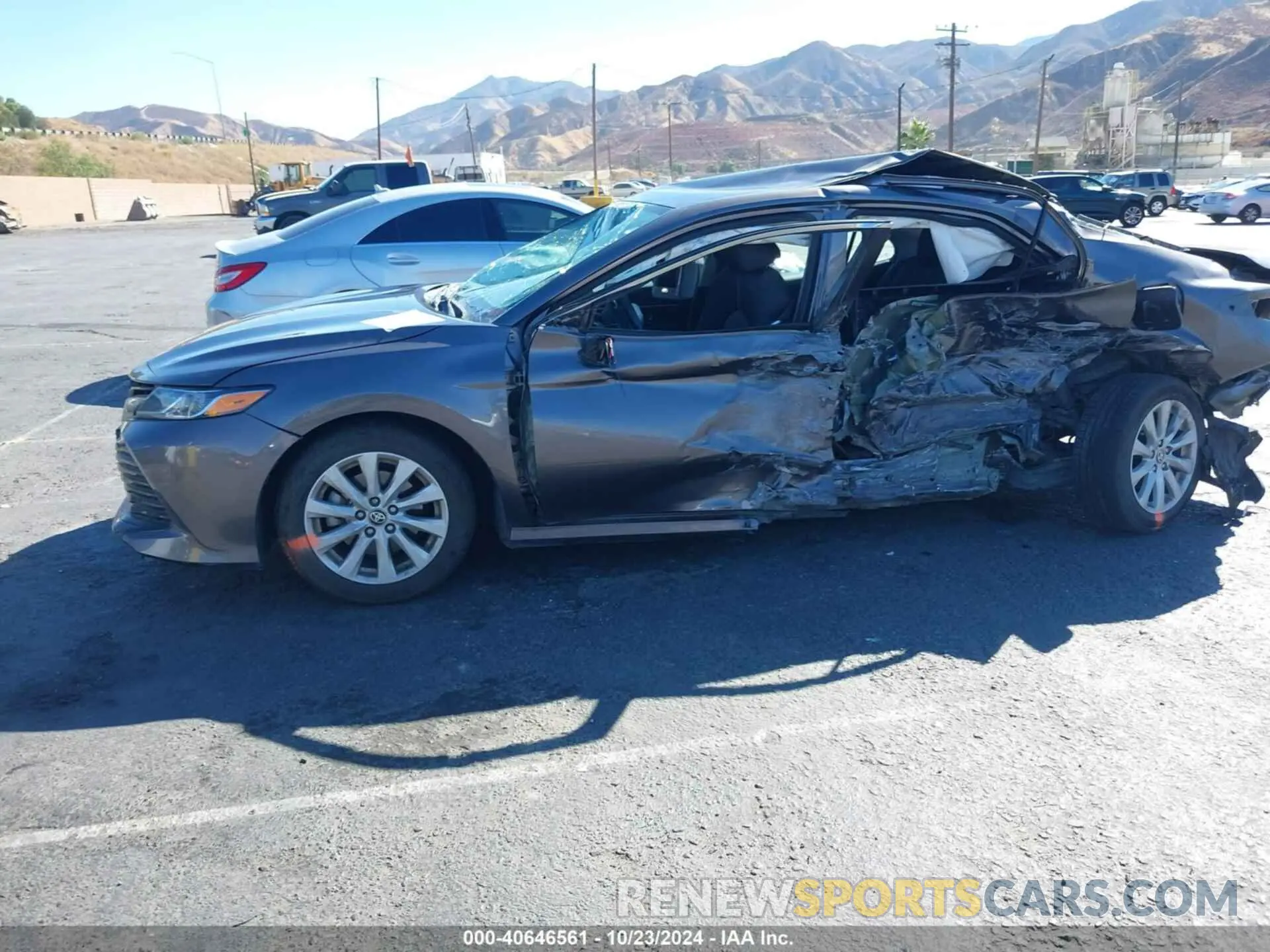 6 Photograph of a damaged car 4T1L11AK6LU951828 TOYOTA CAMRY 2020