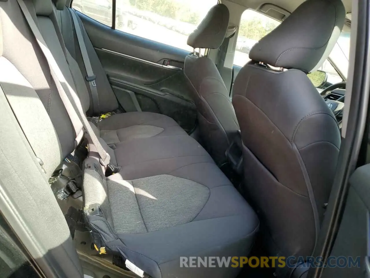 10 Photograph of a damaged car 4T1L11AK7LU938022 TOYOTA CAMRY 2020
