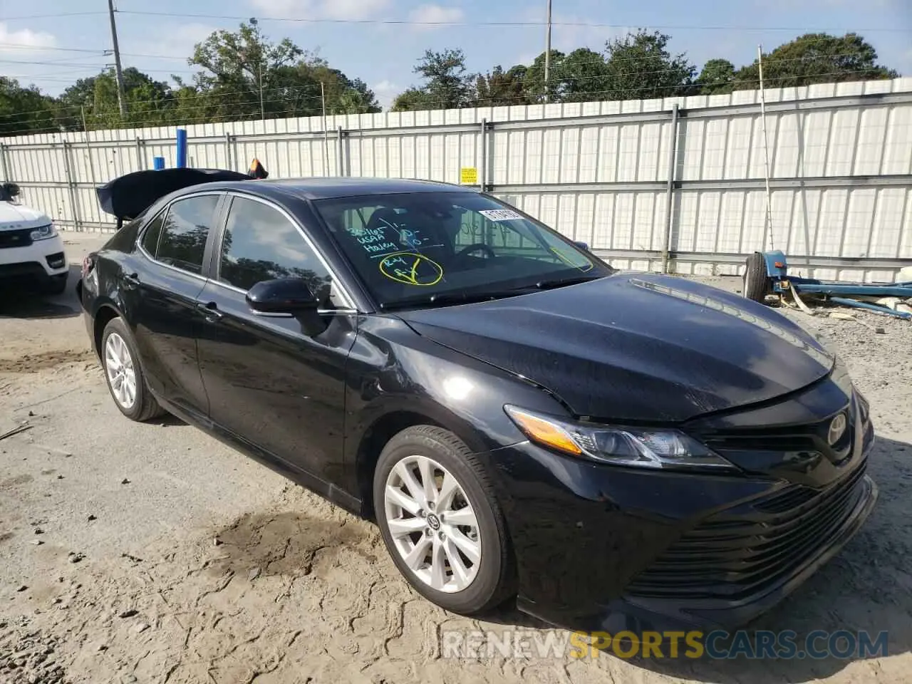 1 Photograph of a damaged car 4T1L11AK8LU872984 TOYOTA CAMRY 2020