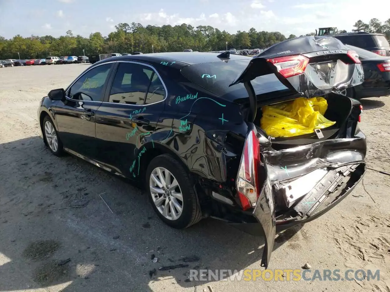 3 Photograph of a damaged car 4T1L11AK8LU872984 TOYOTA CAMRY 2020